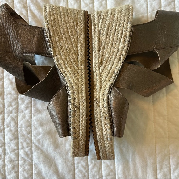Eileen Fisher Willow Espadrille Wedge in Bronze. Size 7.5. - Picture 8 of 16